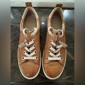 Paul Green brown leather low tops